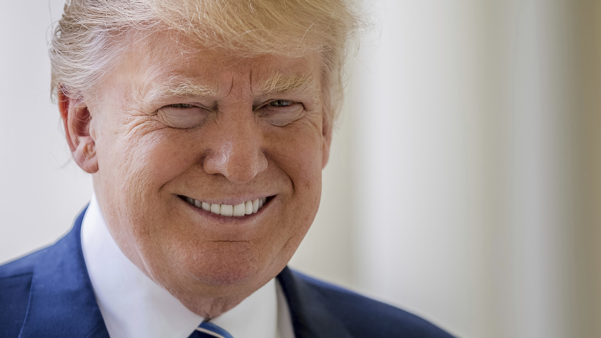  President Donald Trump poses for a photograph on West Wing Colonnade at the White House in Washington, Friday, April 21, 2017. (Andrew Harnik/AP Photo) 