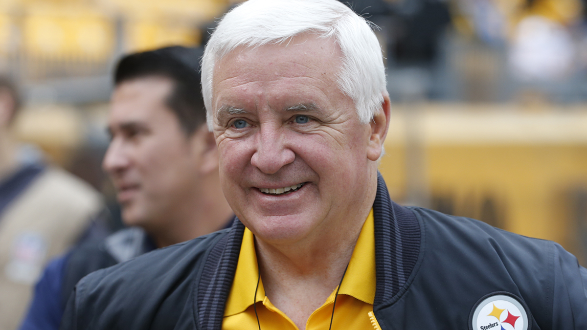  Pennsylvania Governor Tom Corbett on the sideline before the NFL football game between the Pittsburgh Steelers and the New Orleans Saints, Sunday, Nov. 30, 2014 in Pittsburgh. (Gene J. Puskar/AP Photo) 