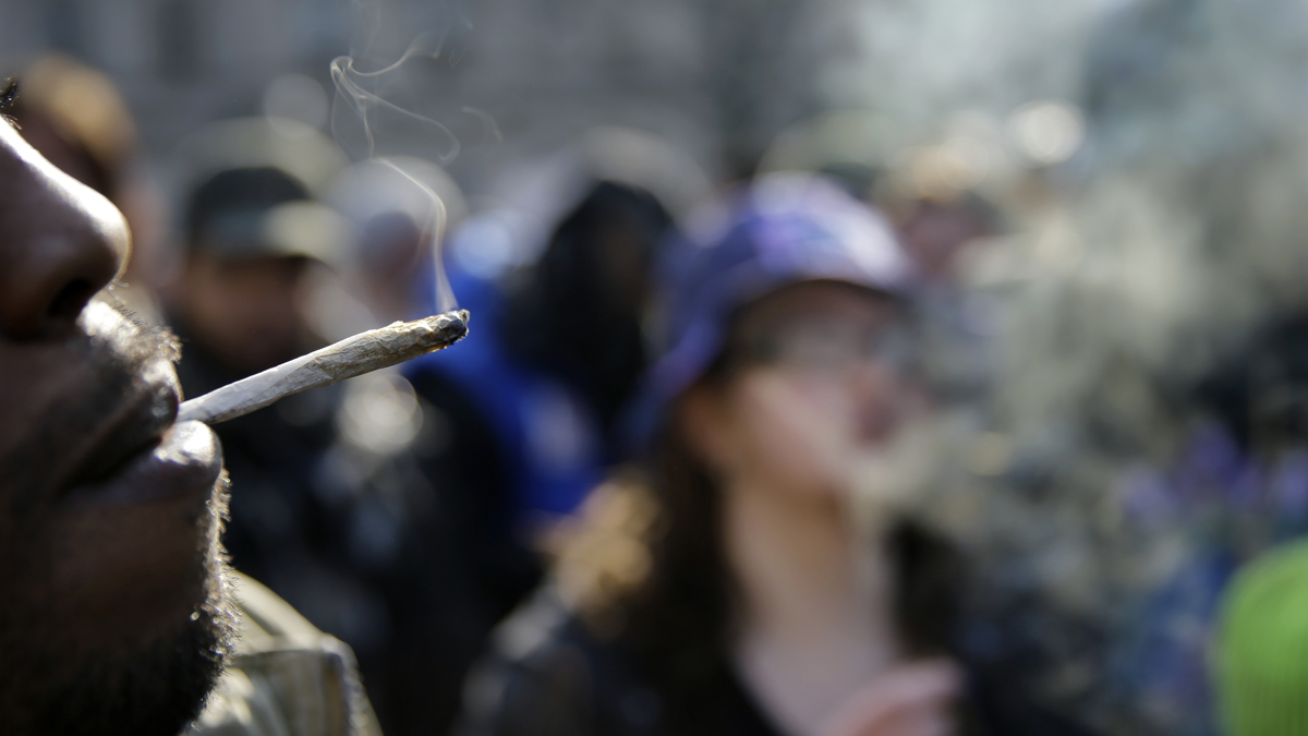  People smoke marijuana cigarettes as a large group gathered near the New Jersey Statehouse to show their support for legalizing marijuana Saturday, March 21, 2015, in Trenton, N.J. (Mel Evans/AP Photo) 