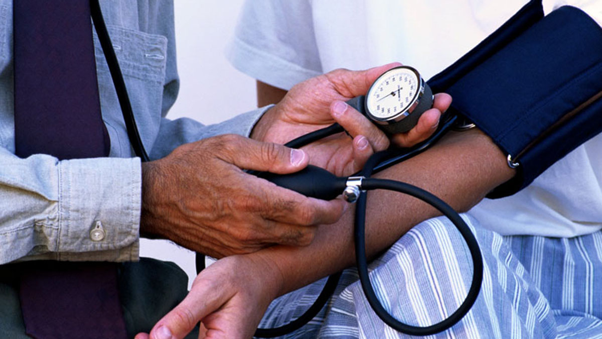 Ever wonder what doctors and nurses are listening for when they are manually taking your blood pressure? (Photo via Wikimedia Commons)