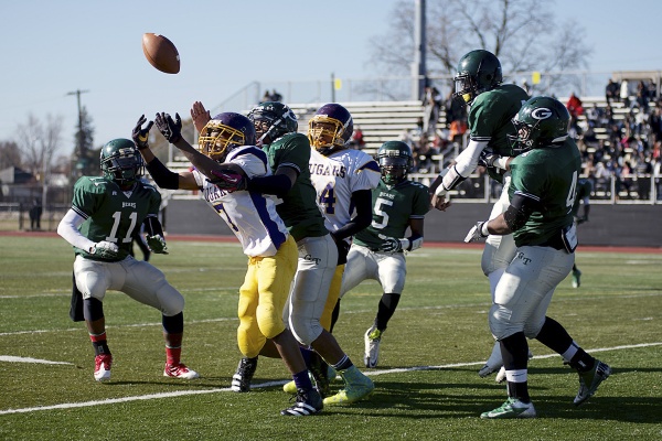 <p><p>Battling for a pass. (Bas Slabbers/for NewsWorks)</p></p>
