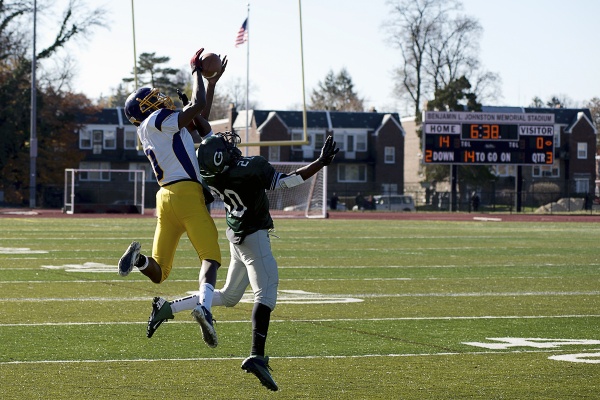 <p><p>In a game with few highlights for MLK, Isaiah Perry's interception gives them a rare visit to the Bears' side of the 50-yard line. (Bas Slabbers/for NewsWorks)</p></p>
