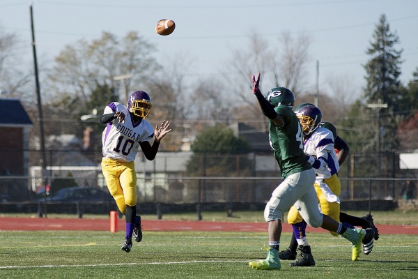 <p><p>An MLK pass eludes a GHS defender's reach. (Bas Slabbers/for NewsWorks)</p></p>
