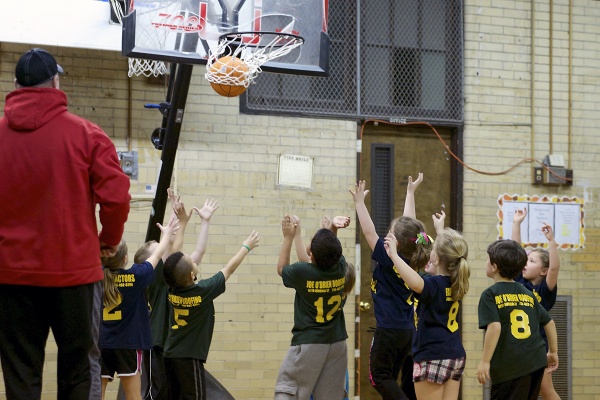 <p><p>All hands are up to catch the ball. (Bas Slabbers/for NewsWorks)</p></p>
