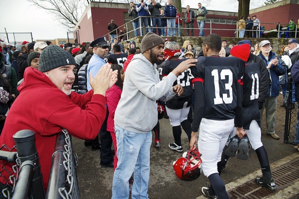 <p><p>Supporters applaud as the players leave the field for the last time of the 2012 season. (Bas Slabbers/for NewsWorks)</p></p>
