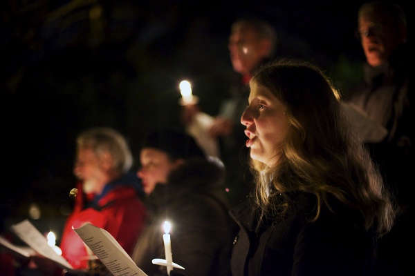 <p><p>Everyone joined in for a rendition of "We Wish You A Merry Christmas". (Bas Slabbers/for NewsWorks)</p></p>
