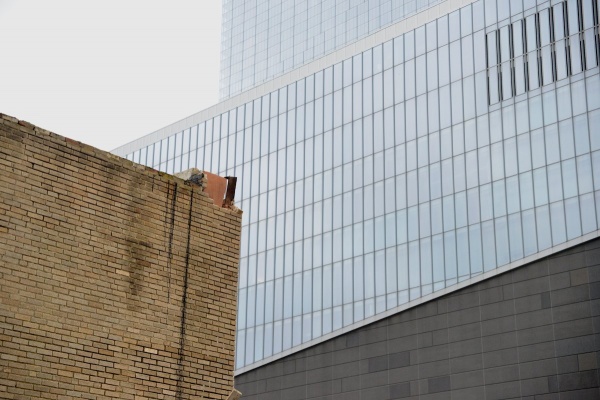 <p>4:45pm - A chimney came down at an onoccupied dweling next to the Revell Casino. (Bas Slabbers/for NewsWorks)</p>
