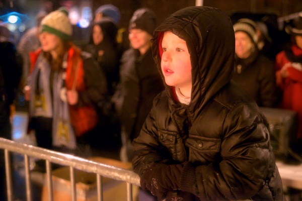 <p><p>The crowd watches in awe as professional ice carvers begin their masterpieces. (Bas Slabbers/for NewsWorks)</p></p>
