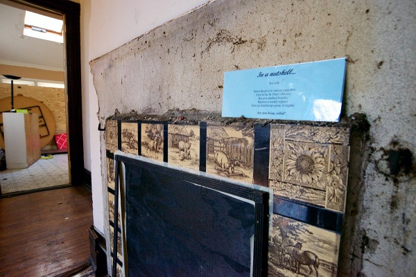 <p><p>Detail of one of the fire places that still has all its tiles. (Bas Slabbers/for NewsWorks)</p></p>
