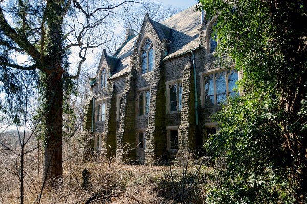 <p><p>Philly Office Retail will buy the property for $435,000 and lease the campus to the school for at least 10 years, starting in 2014. (Bas Slabbers/for NewsWorks)</p></p>
