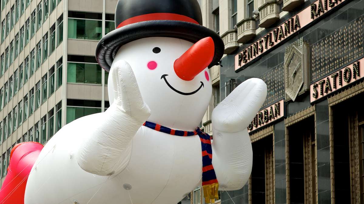 Balloons float above the parade. (Bas Slabbers/for NewsWorks)
