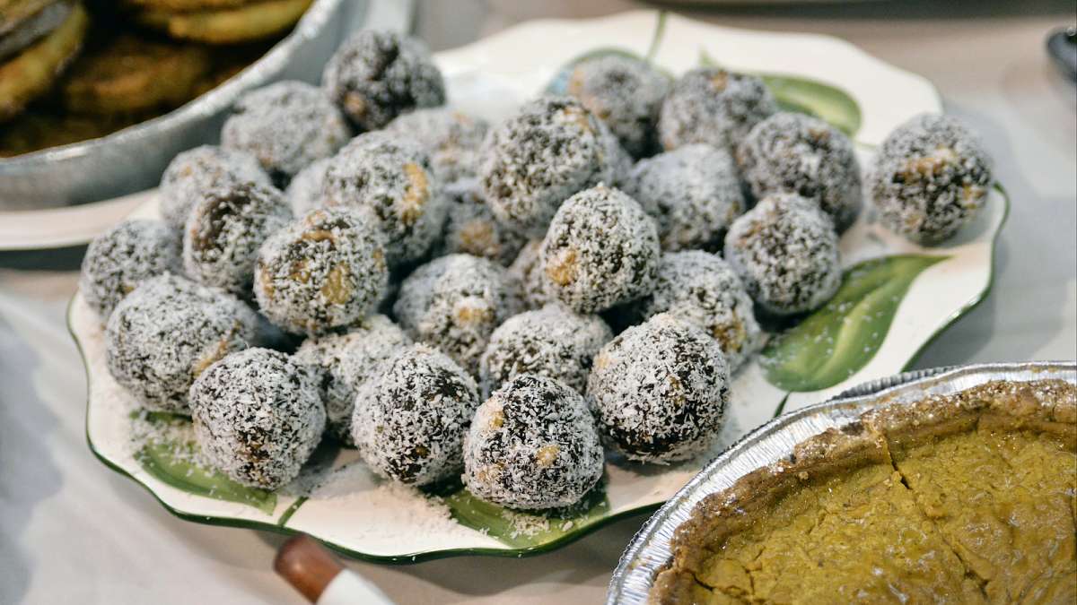 Traditional and non-traditional Thanksgiving dinner offerings are spread out buffet-style. (Bastiaan Slabbers for NewsWorks)