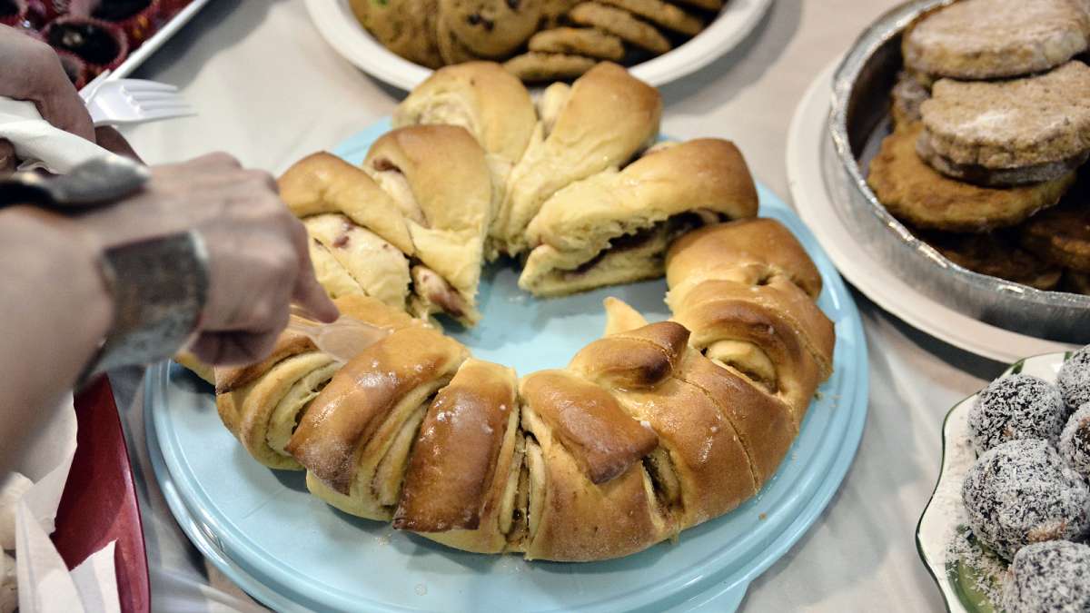 Traditional and non-traditional Thanksgiving dinner offerings are spread out buffet-style. (Bastiaan Slabbers for NewsWorks)