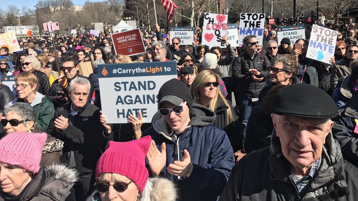  Several hundred people gathered Thursday on Independence Mall in Philadelphia to protest recent attacks on Jewish sites nationwide.(Bobby Allyn/WHYY) 