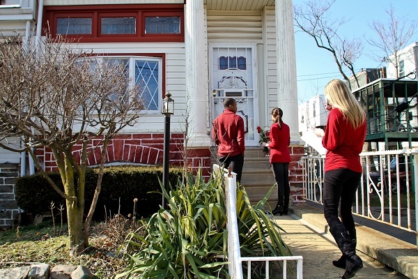<p><p>The Verizon FiOS cupids -- Jennifer Wallington, Michelle Joffe and Jeremy Keys (R-L) -- wait for a customer to answer the door in Olney on Thursday. (Brad Larrison/for NewsWorks)</p></p>
