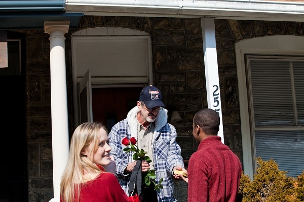<p><p>Jeremy Keys, a Verizon public-relations intern, gives Joe Vita of Roxborough a box of chocolates on Valentine's Day as a thank you for setting up FiOS at his home. (Brad Larrison/for NewsWorks)</p></p>
