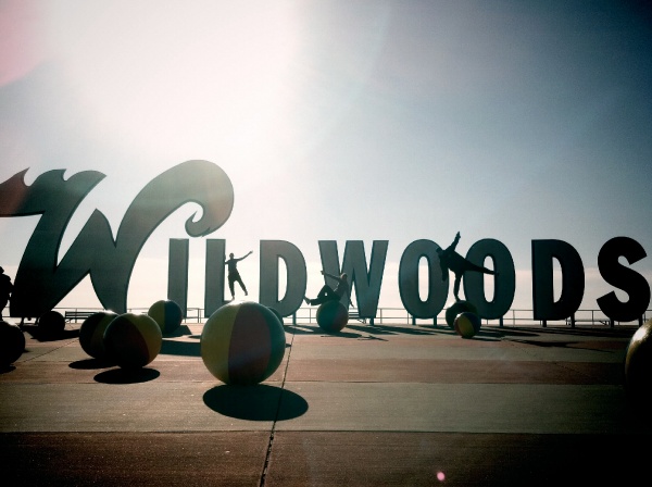 Members of Tramps Like Us and The Matt Stanleys at the Wildwoods sign, waiting to switch off runners. (Photo courtesy of Matt Stanley)