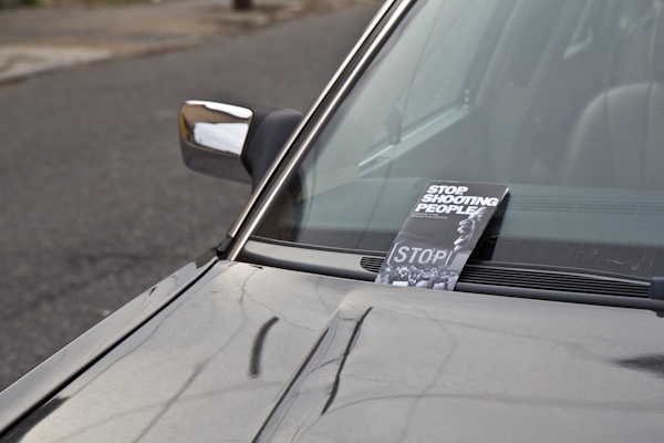 CeaseFire Philadelphia outreach volunteers leave pamphlets in every available place. (Kimberly Paynter/For NewsWorks)