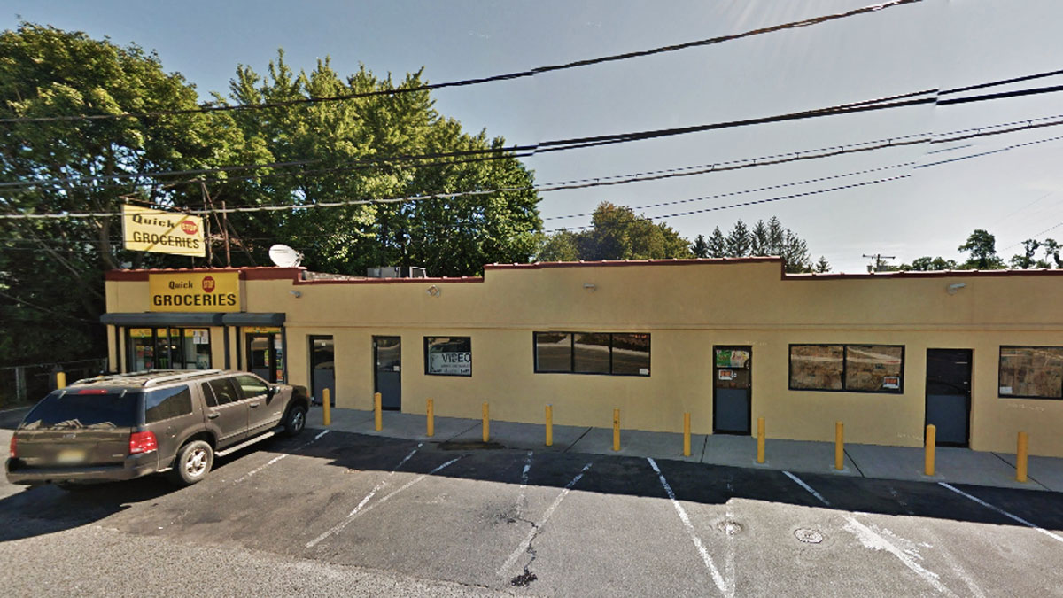  The store featured in the movie Clerks is at  58 Leonard Ave, Leonardo, N.J. (Image via Google Maps) 