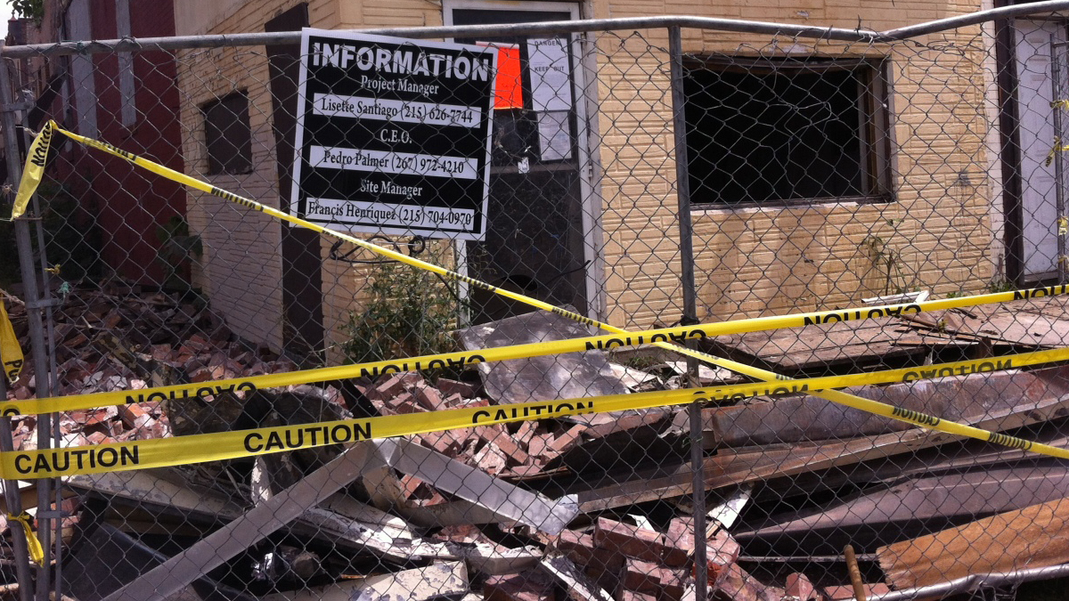  Workers started demolishing the building at 267 S. 52nd St. in West Philadelphia Thursday. (Elizabeth Fiedler/WHYY) 