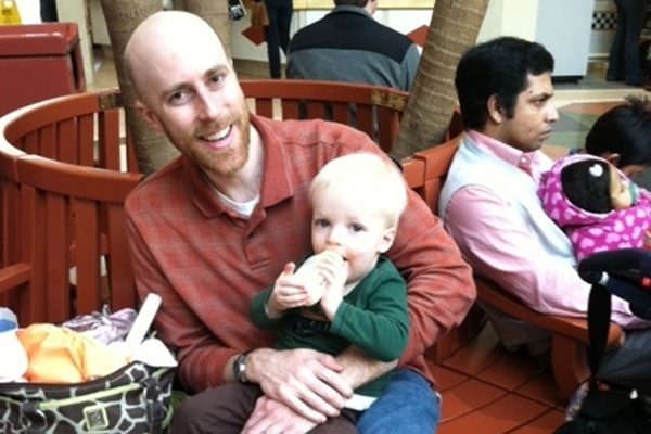 <p><p>Dad Sam Stubblefield showing his support for breastfeeding moms (Shirley Min/WHYY) </p></p>
