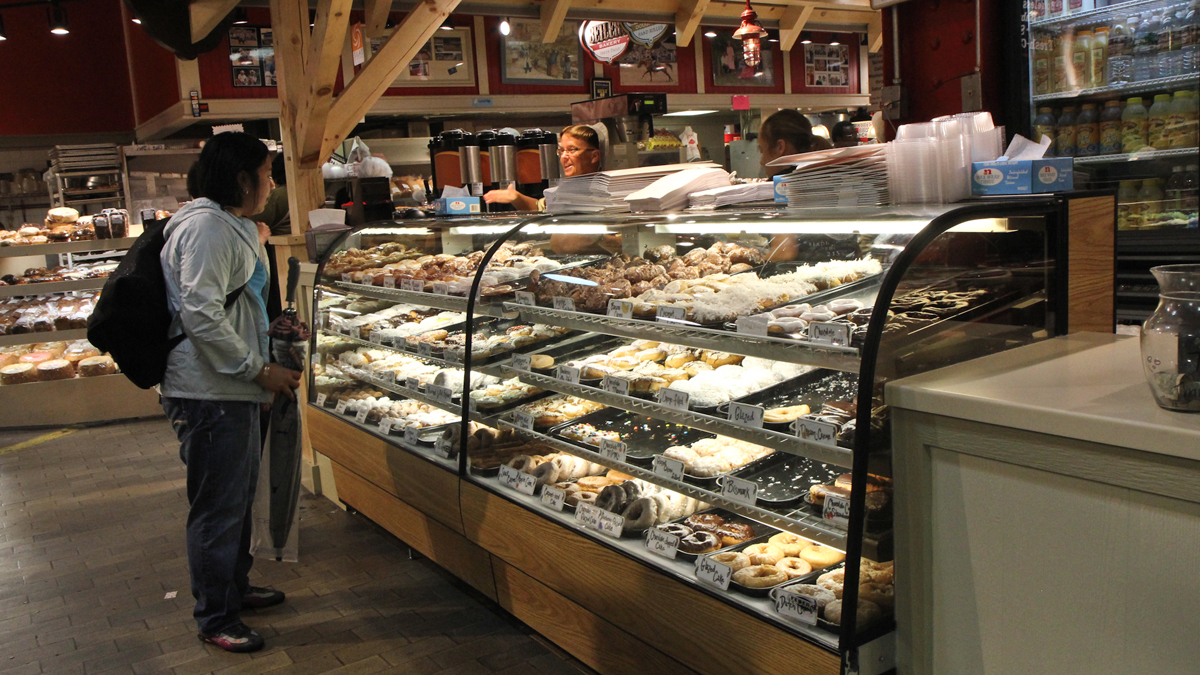  Beiler's Bakery in Philadelphia's Reading Terminal Market recently expanded to include a donut shop. (Kimberly Paynter/WHYY) 