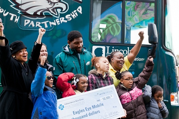 <p><p>The group does an "E A G L E S" chant. (Brad Larrison/for NewsWorks)</p></p>
