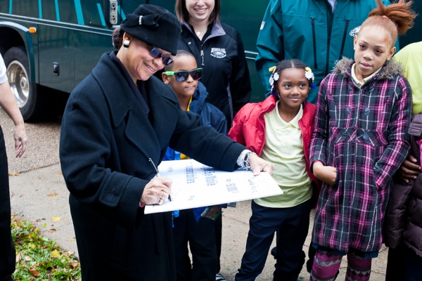 <p><p>Lorina L. Marshall-Blake of the Independence Blue Cross Foundation makes it official by signing a $50,000 check to the Eagles Youth Partnership. (Brad Larrison/for NewsWorks)</p></p>

