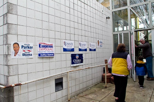 <p><p><span style="font-size: 12pt; line-height: 115%; font-family: 'Helvetica','sans-serif';">Voters make their way to the polls at the Chestnut Hill library Tuesday afternoon. (Brad Larrison/ for NewsWorks)</span></p></p>
