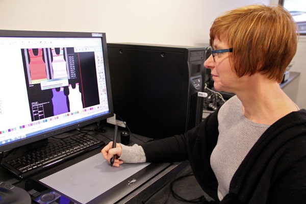 <p><p>Geneviève Dion designs a program for the knitting machines at Drexel's ExCITe Center. (Emma Lee/for NewsWorks)</p></p>
