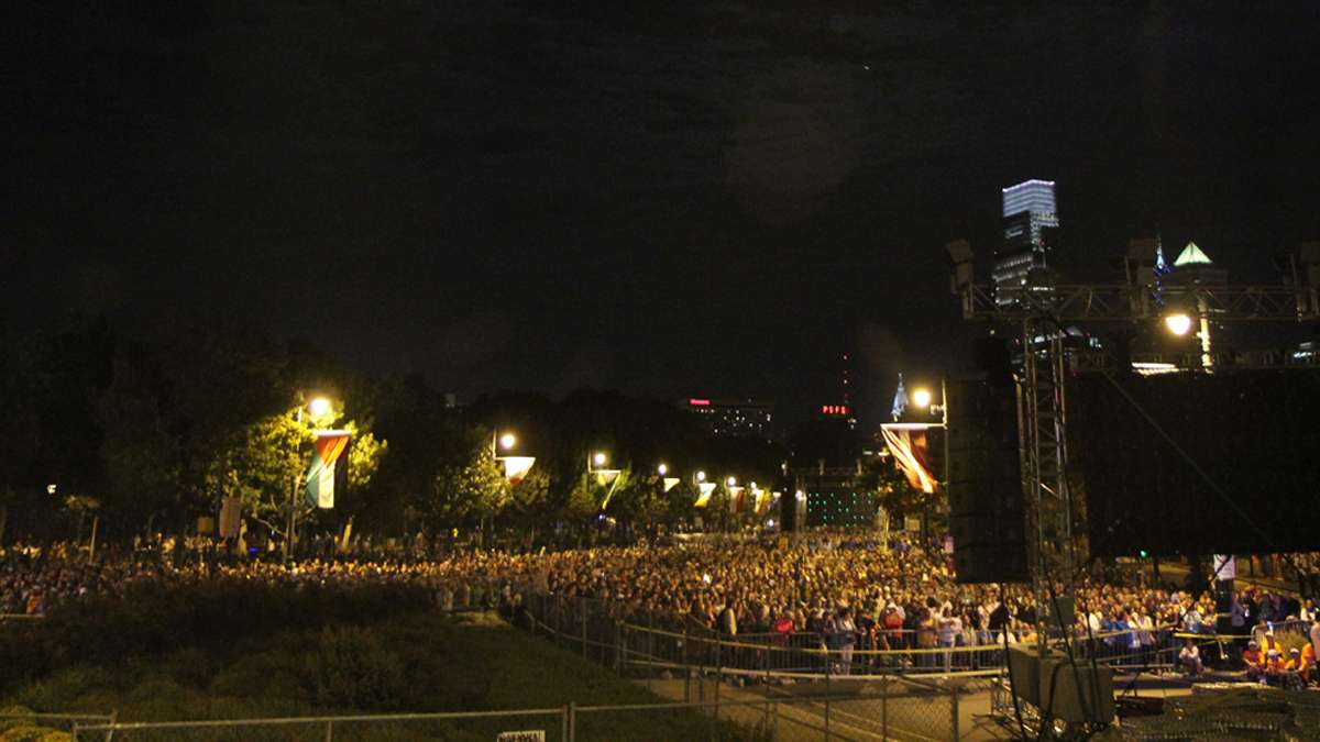 Festival of Families: Pilgrims pack the Ben Franklin Parkway during the Festival of Families (Kimberly Paynter/WHYY)
