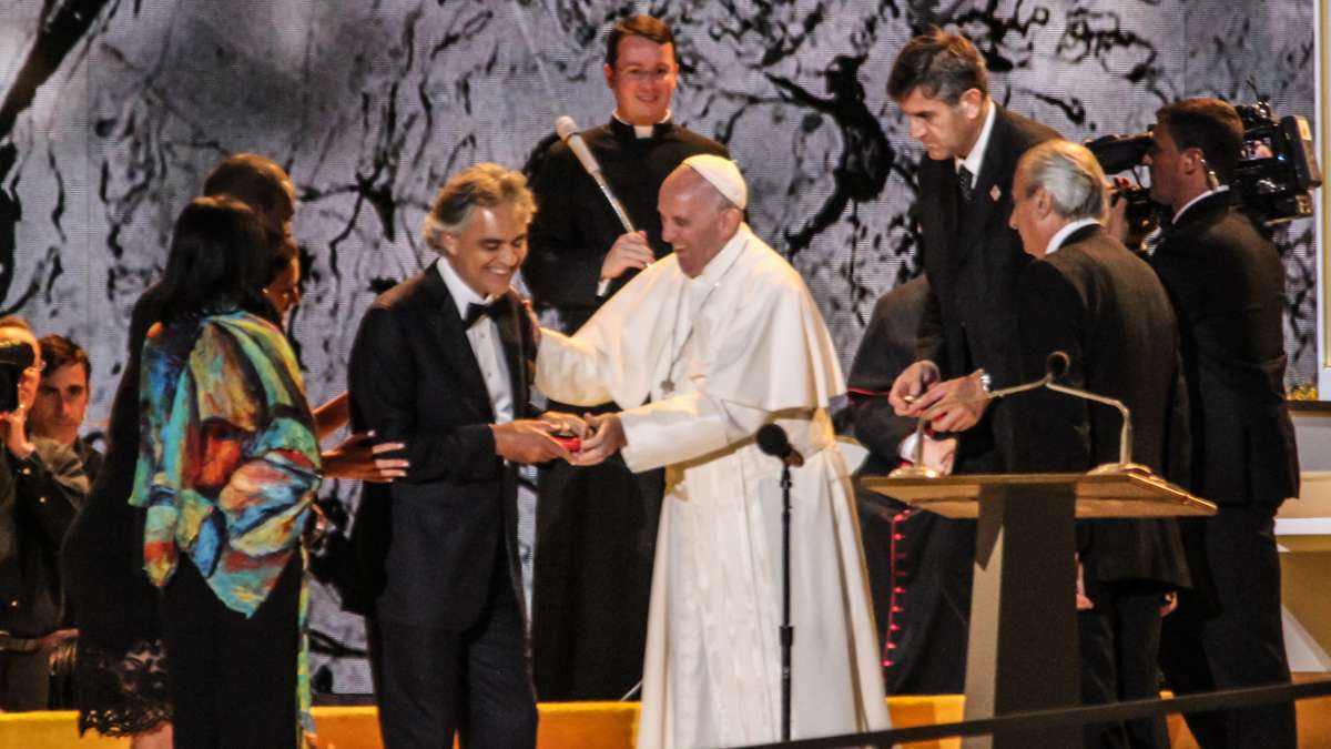 Festival of Families: Pope Francis thanks Andrea Bocelli following his performance at the Festival of Families (Kimberly Paynter/WHYY)