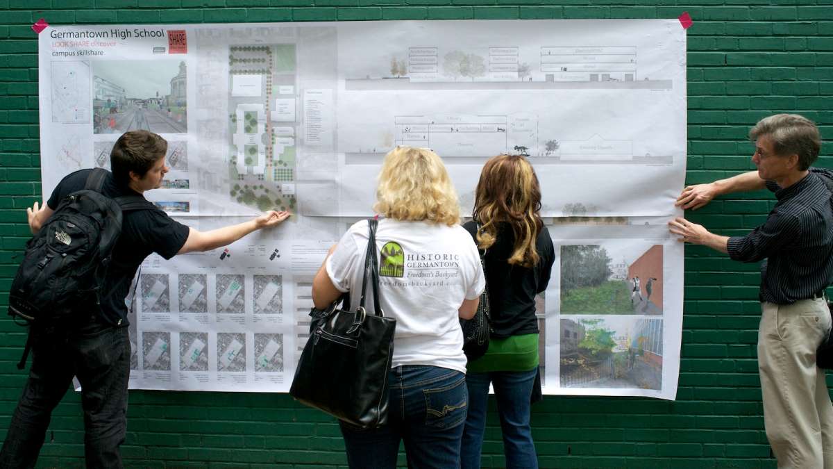 A landscape designer recent graduated landscape from PhilaU presented alternative plans to those who were interested. (Bas Slabbers/for NewsWorks)