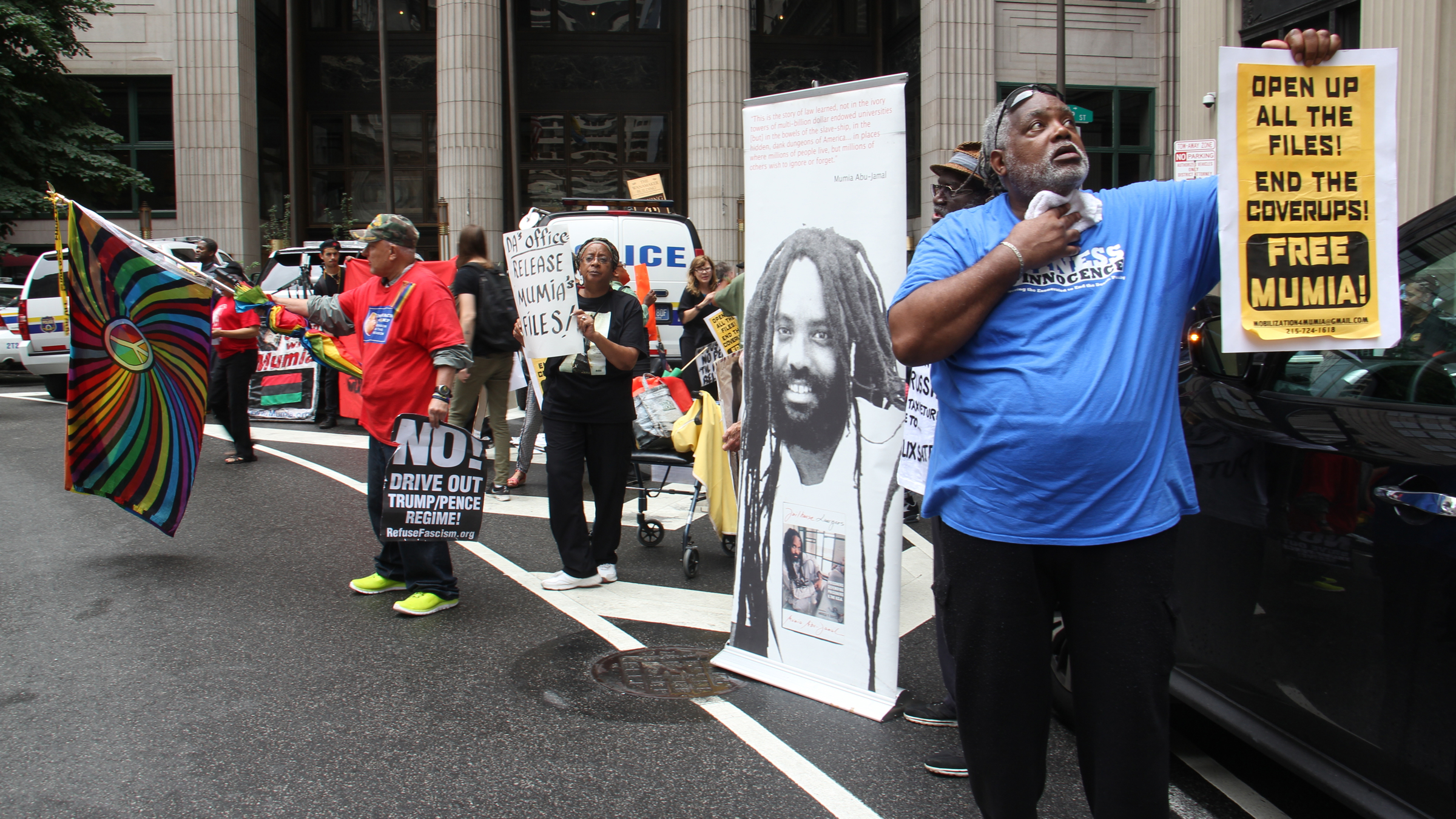 Protesters call for the release of Mumia Abu-Jamal, convicted in 1982 of murdering a Philadelphia police officer, chant outside the Philadelphia District Attorney's Office. (Emma Lee/WHYY) 