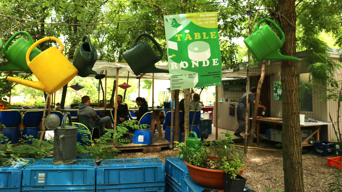 Garden_cafe_ppl_sit.jpg