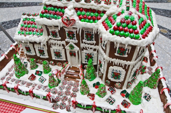 <p><p>A gingerbread replica of Laurel Hill Mansion, created by Karen Boyd of Bredenbeck's Bakery. (Kimberly Paynter/for NewsWorks)</p></p>
