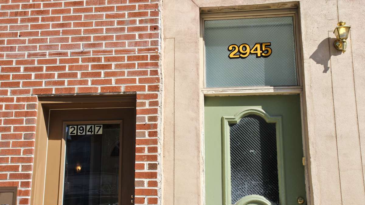 Waxman prefers the aesthetic of hand painted address numbers opposed to stickers. (Kimberly Paynter/WHYY)