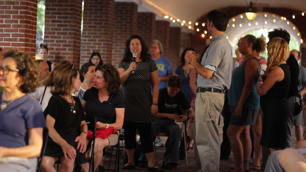  An estimated 100 people attended a community meeting in Headhouse Square addressing concerns over the district's homeless population. (Emily Scott/for NewsWorks) 