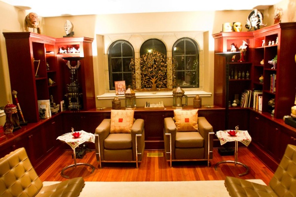 <p><p>One of many decorated rooms in a home that was open to the public for the Chestnut Hill Holiday House Tour. (Brad Larrison/for NewsWorks)</p></p>
