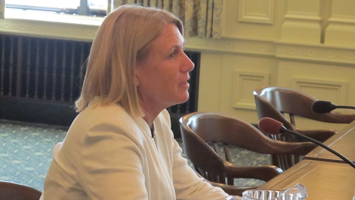  Bonnie Post urges New Jersey lawmakers to enact a measure calling for tougher penalties for leaving the scene of a boating accident (Phil Gregory/WHYY) 