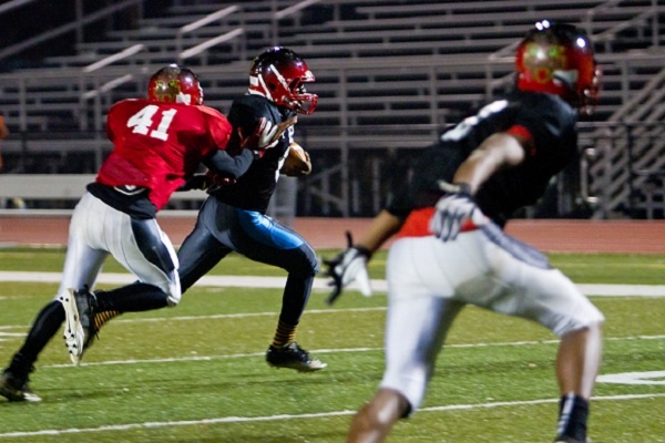 <p><p>The first-team offense ran drills versus the scout-team defense as Imhotep prepares for its state-semifinal game on Saturday. (Brad Larrison/for NewsWorks)</p></p>
