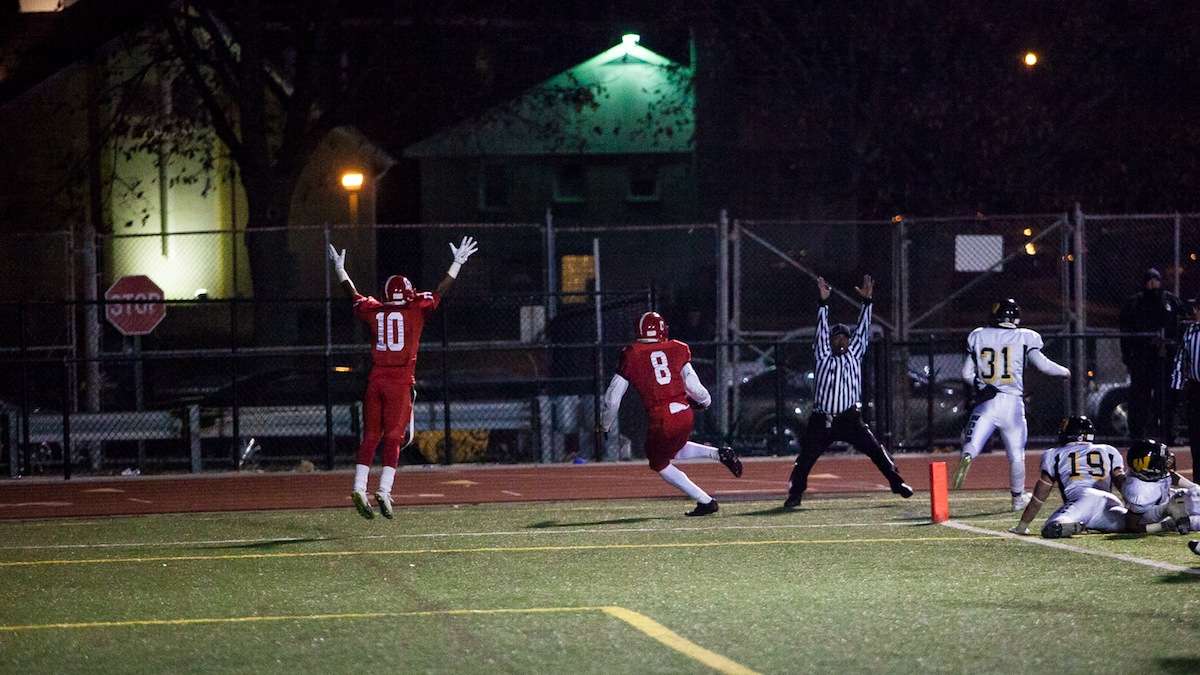 Naseir Upshur catches a touchdown pass in the third quarter. (Brad Larrison/for NewsWorks)