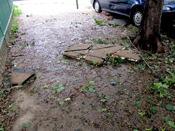 Presumably roof debris from an apartment building at 17th and Fitzwater Streets. (Kimberly Paynter/For NewsWorks)