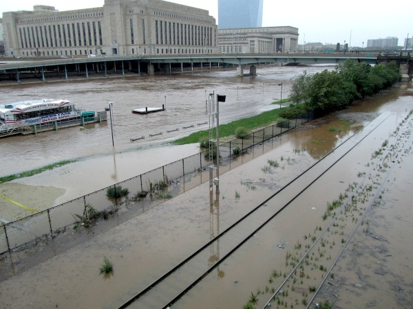 View of the Schuylkill River from the Walnut Street Bridge. (Kimberly Paynter/For NewsWorks)