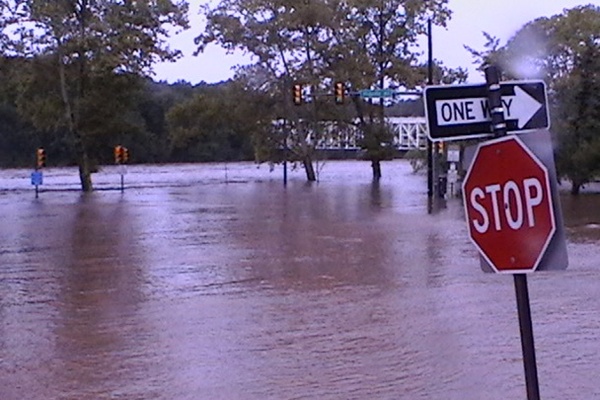 his picture, sent in by NewsWorks' Brian Hickey, was taken four hours before the Schuylkill was expected to crest. (Brian Hickey/For NewsWorks)