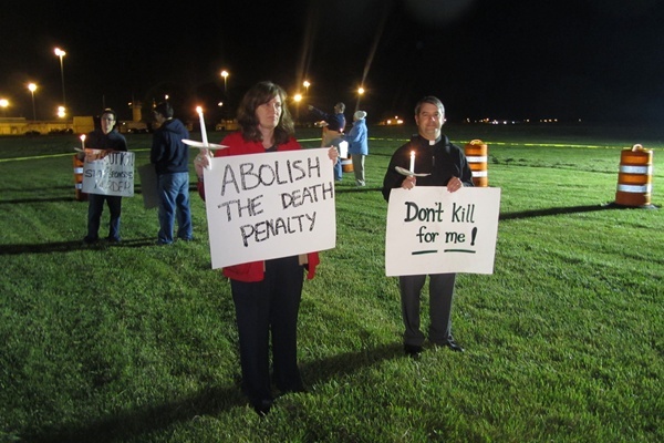 Some demonstrators against capital punishment said it made no difference that Shannon Johnson was ready to die - they believe the death penalty is still wrong (Mark Fowser for NewsWorks)