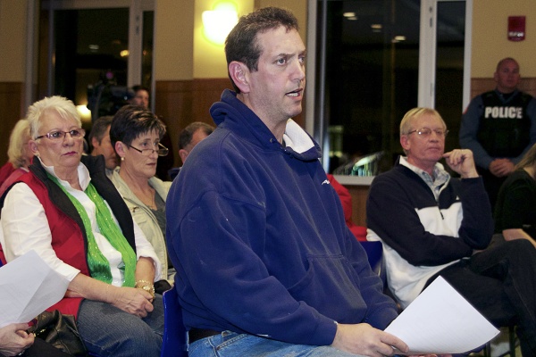 <p><p><span style="font-family: arial, helvetica, sans-serif;">Residents and business owners, like Ronald Bernknopf, who runs the  Colony Motel, are eager to return to Seaside Heights. ( Jana Shea /for NewsWorks )<span id="_mce_caret" data-mce-bogus="1"><span style="font-family: helvetica;" data-mce-bogus="1"></span></span></span></p></p>
