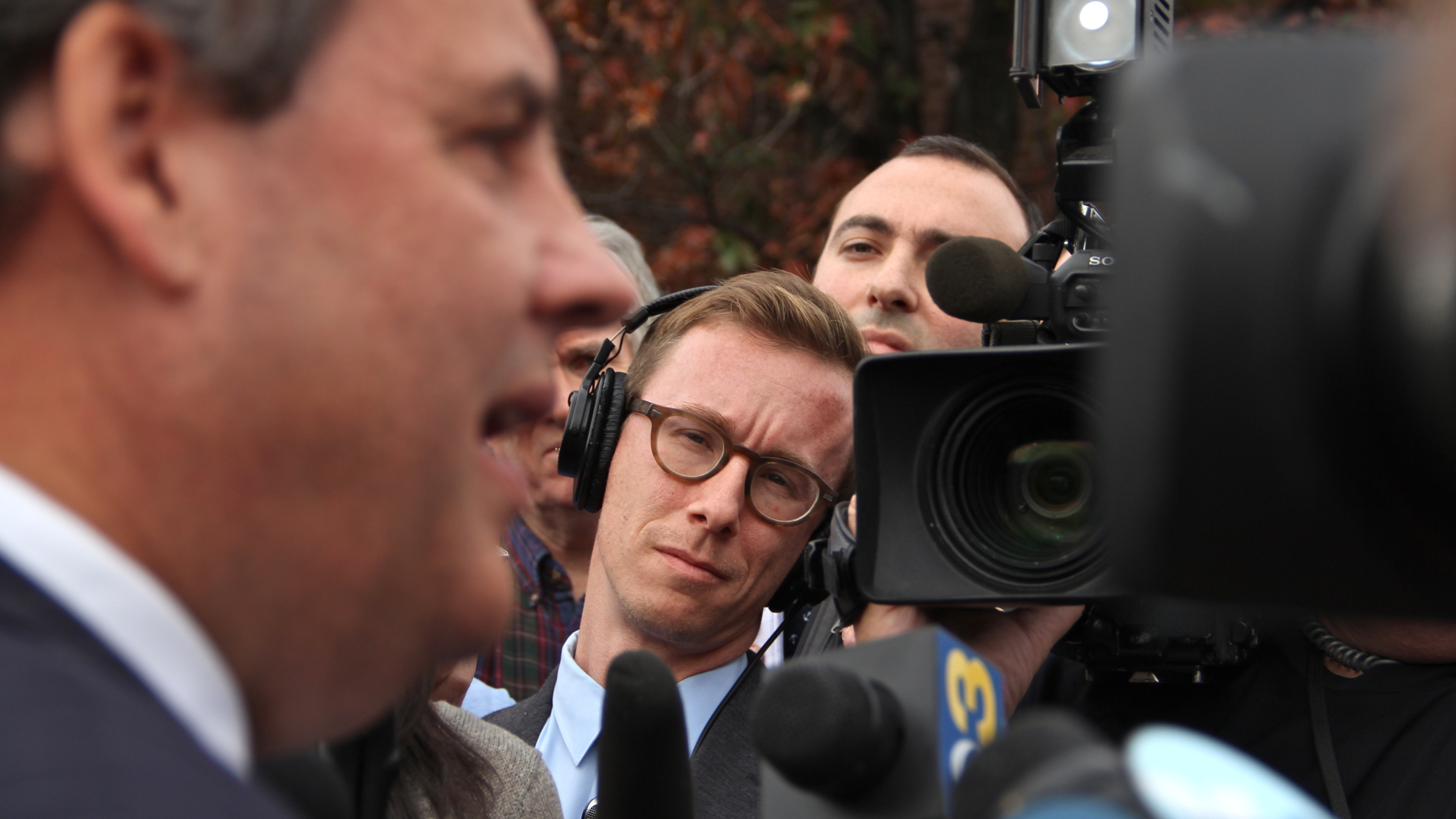  Matt Katz (center) covers Chris Christie for WNYC.(Emma Lee/WHYY) 