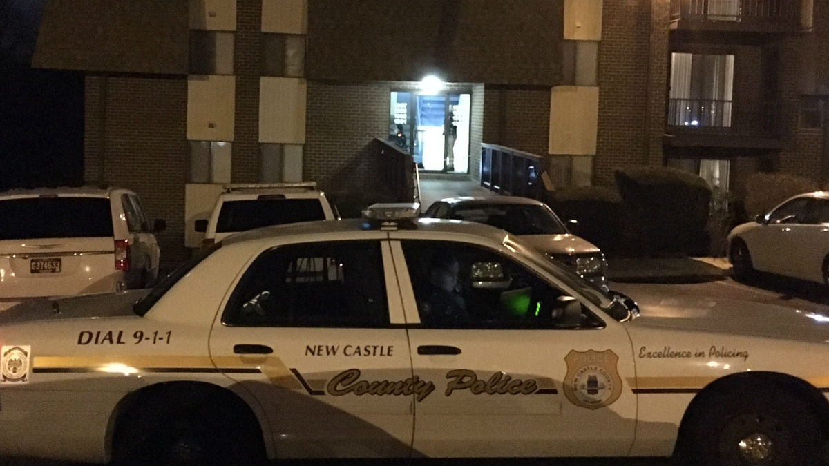  County Police investigate the third kidnapping attempt in recent weeks at the Bluffs Apartments in Pike Creek. (John Jankowksi/for NewsWorks) 