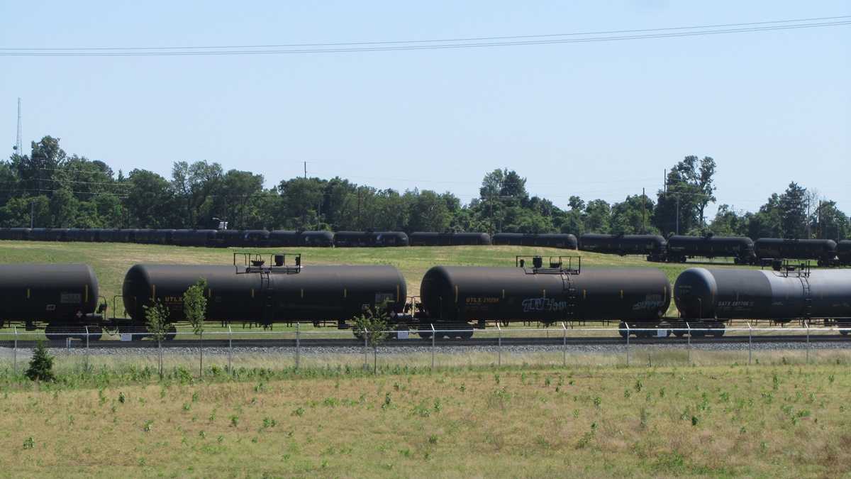  A Board denied an appeal aiming to block a Delaware City refinery project allowing for the shipment of ethanol. (File/WHYY) 